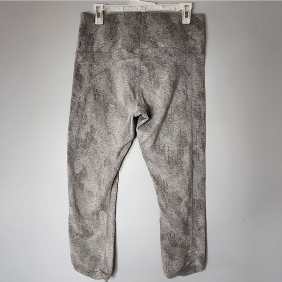 ATHLETA Sandbar Organic Cotton Be Present Capri Gray Cropped Leggings Small - Picture 2 of 4